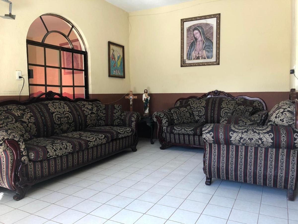 Oyo Hotel Cuatro Reales Galeana Екстер'єр фото