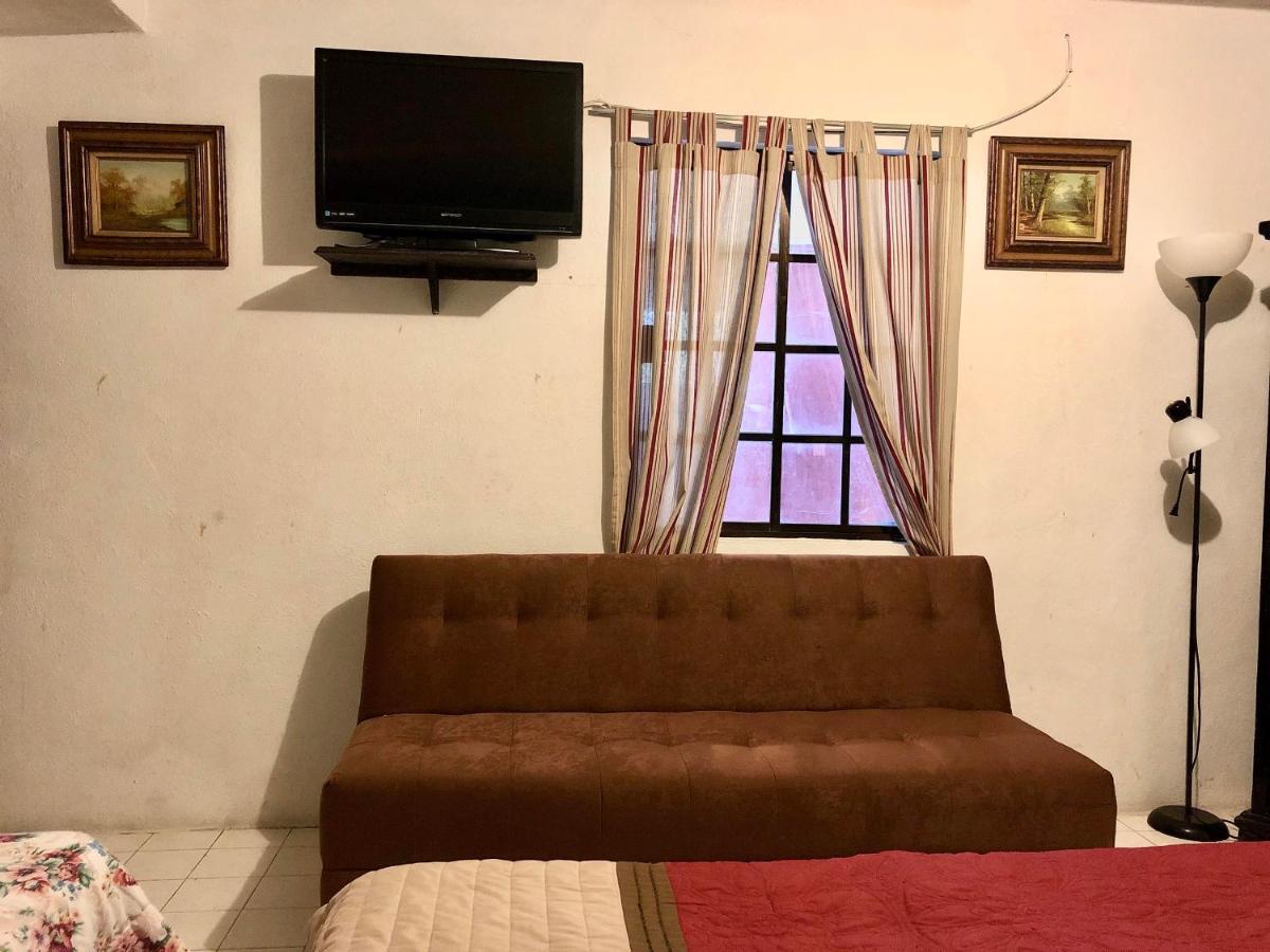Oyo Hotel Cuatro Reales Galeana Екстер'єр фото