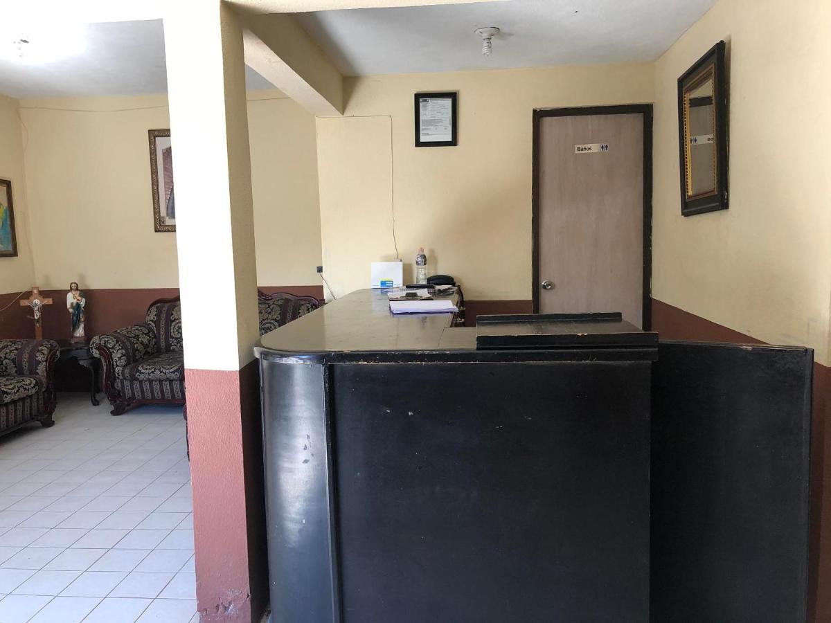 Oyo Hotel Cuatro Reales Galeana Екстер'єр фото