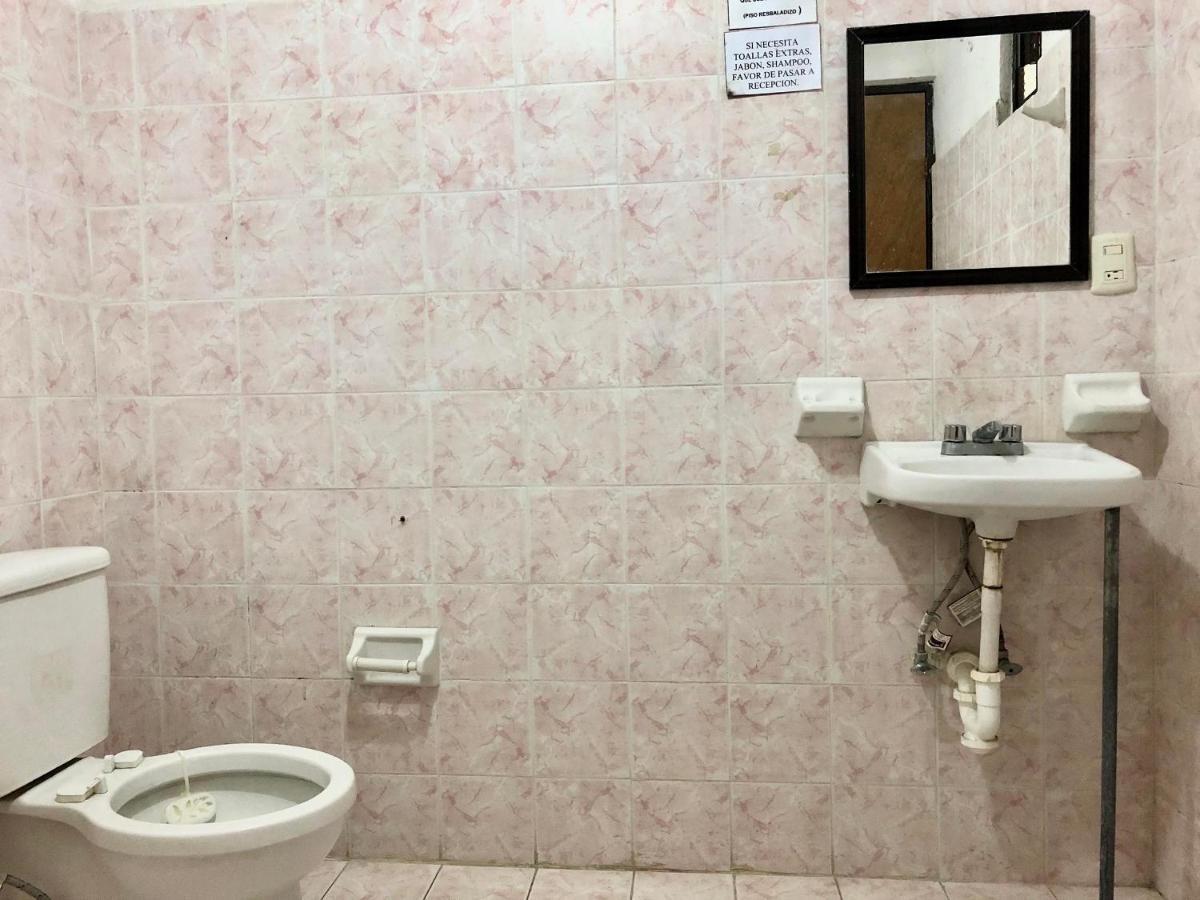 Oyo Hotel Cuatro Reales Galeana Екстер'єр фото