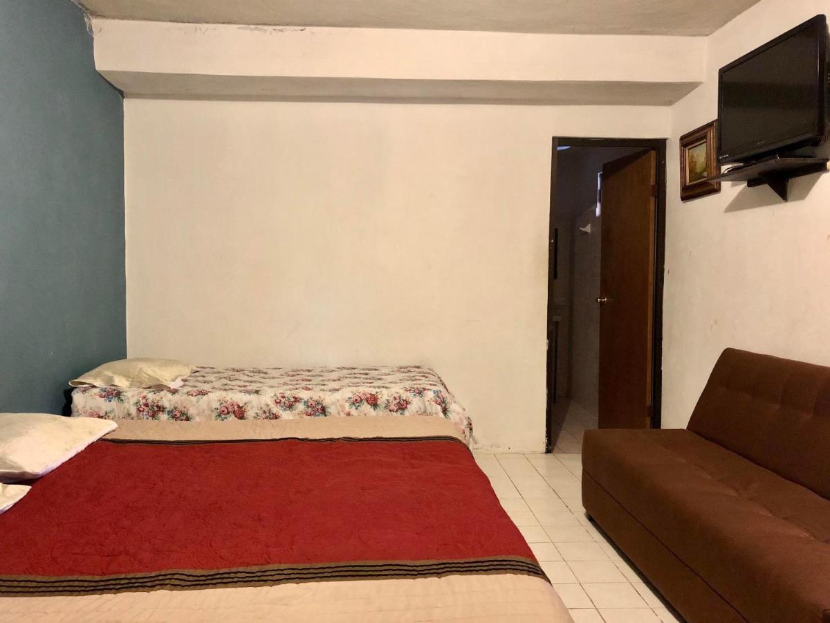 Oyo Hotel Cuatro Reales Galeana Екстер'єр фото